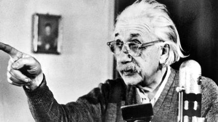 Albert Einsteins Erkenntnisse prägten das Weltbild der Physik, sein Eintreten für den Pazifismus machte ihn zum Prototyp des engagierten Forschers. 