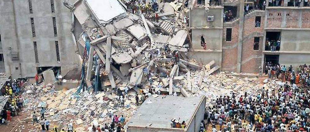 Baumängel ingnoriert: Bei dem schwersten Unglück in der Geschichte der Textil- und Bekleidungsindustrie in Bangladesch starben im April 2013 mehr als 1100 Menschen. 
