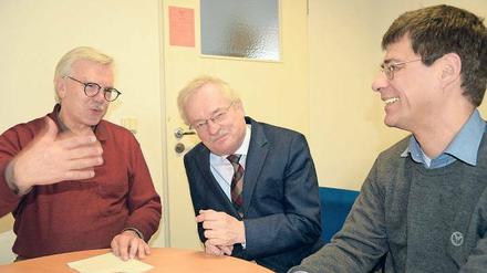 Viel geschafft: Roland Zieschank, Martin Jänicke und Klaus Jacob (v.l.) vom Forschungszentrum für Umweltpolitik.