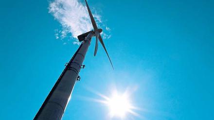 Nach Berechnungen des Portals „Strom-Report“ stehen in Deutschland rund 45 Prozent der in Europa installierten Windkraftanlagen. Gegner von Windkraft argumentieren unter anderem mit der Beeinträchtigung des Landschaftsbildes und Auswirkungen auf Menschen und die Tierwelt.