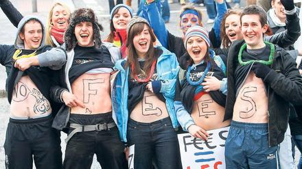 „No fees“ – keine Studiengebühren. Studierende protestieren im irischen Dublin gegen Regierunsgpläne. Auch in Skandinavien sind Studiengebühren kein Tabu mehr. 