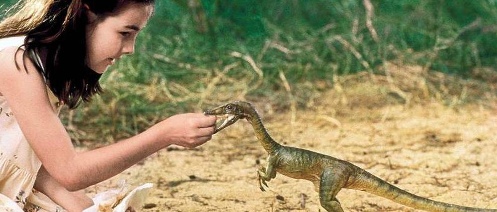 Begegnung der besonderen Art. Im Film „Jurassic Park“ (1997) von Steven Spielberg erwecken Forscher Dinosaurier zum Leben – mit furchtbaren Folgen.