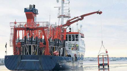 Ausgesetzt. Im Januar wurden die schwimmenden Laboratorien von einem Forschungsschiff in den Gullmarfjord gebracht. Täglich fahren Wissenschaftler zu der Anlage, um Proben zu entnehmen. 