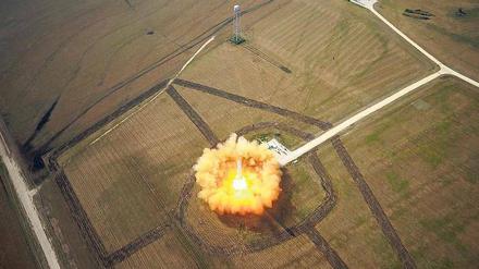 2014 flog ein Prototyp der Firma SpaceX namens „Grasshopper“ 325 Meter hoch und landete dann wieder auf der Startrampe.