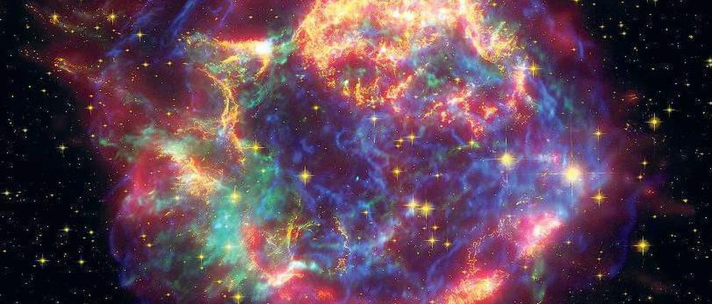 Ein Foto der Supernova Cassiopeia A. Das Beobachten entfernter Supernovas war wegweisend für die Entdeckung, dass das Universum sich ausdehnt.