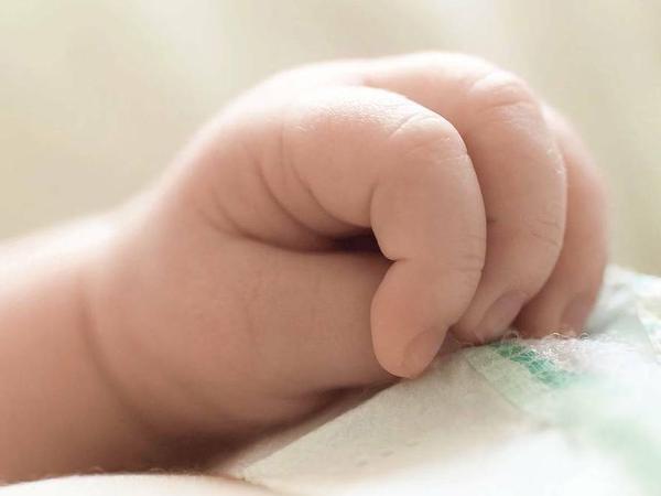 Mediziner können heute viele Krankheiten und Fehlentwicklungen schon vor der Geburt erkennen. Mit Sicherheit vorhersagen, ob das Kind geboren und wie krank es sein wird, können sie trotz aller Erfahrung nicht immer. 