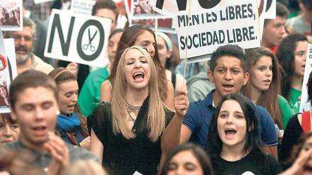 Unter Protest. Auch in Spanien wird bei den Hochschulen gekürzt.