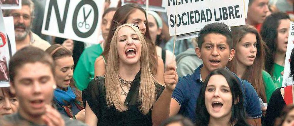 Unter Protest. Auch in Spanien wird bei den Hochschulen gekürzt.
