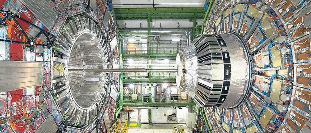 Zurück in die Zukunft. Die Teilchenschauer, die in den riesigen Detektoren wie dem CMS aufgezeichnet werden, erlauben eine Reise zur ersten Sekunde des Universums nach dem Urknall.