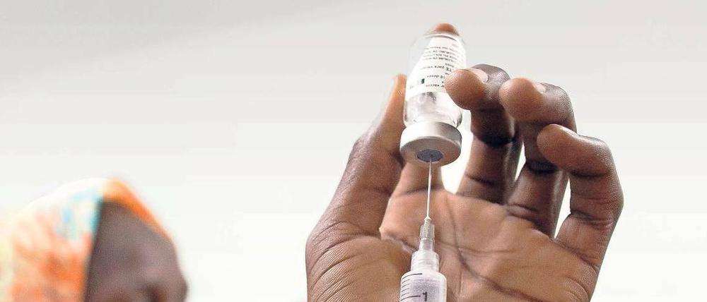 Sanfter impfen. Wer Angst vor Spritzen hat, wird sich über neue Methoden zur stichfreien Impfung freuen. Hauptgrund für die Entwicklung von Pflastern, Sprays oder Salben ist aber, dass sie Impfprogramme in Entwicklungsländern einfacher machen. 