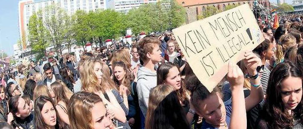 Berliner Schülerinnen und Schüler auf einer Demo.