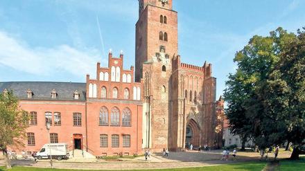 Verirrungen und Entgleisungen. Die Gemeinde des Doms St. Peter und Paul in Brandenburg an der Havel ergab sich 1933 widerstandslos dem Ansturm der Deutschen Christen.