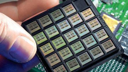 Versteckte Gefahr. Die Veränderungen an manipulierten Computerchips sind mikroskopisch klein und daher kaum festzustellen. 