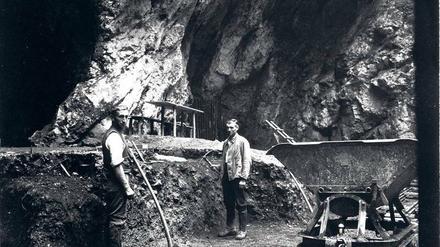 1937 wurde bei Ausgrabungen auf der Schwäbischen Alb der Oberschenkelknochen eines Neandertalers entdeckt.