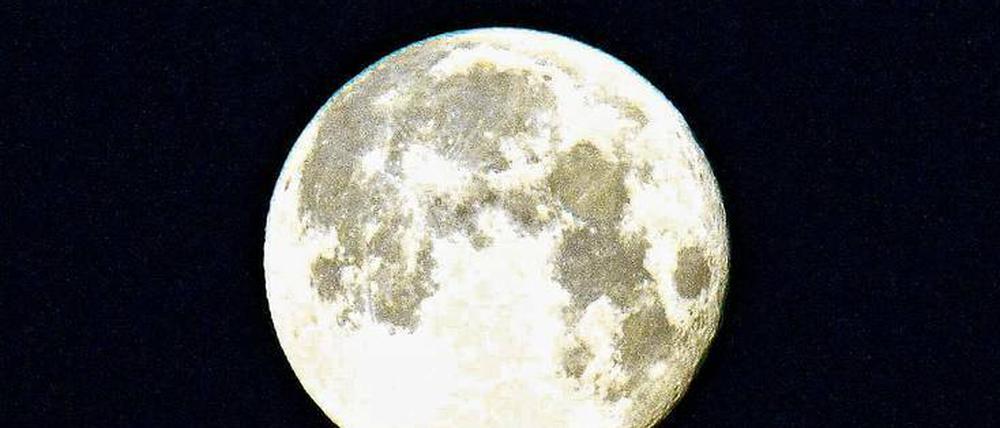 Gesteinsproben belegen, dass der Mond mindestens eine Milliarde Jahre länger ein Magnetfeld hatte, als bislang angenommen. 