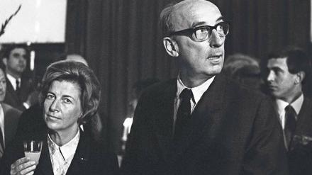 Margarete und Alexander Mitscherlich 1968 bei einem Empfang auf der Frankfurter Buchmesse.