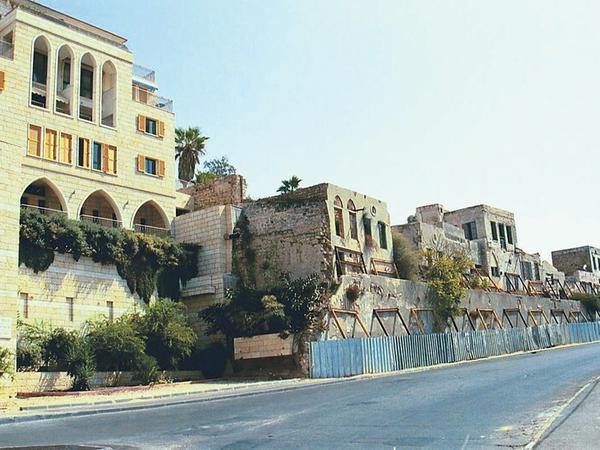 Ein neuer Wohnblock, der in Jaffa an palästinensische Häuser grenzte.