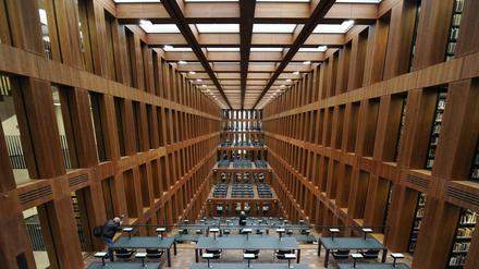 Das Grimm-Zentrum in Berlin ist ein Ort für Philosophen. Aber auch vor den Toren der Bibliotheken wollen sie aktiv werden.