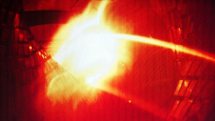 Hoffnungsschimmer. Ein farbig aufbereitetes Computerbild zeigt das erste Heliumplasma aus der Forschungsanlage "Wendelstein 7-X".