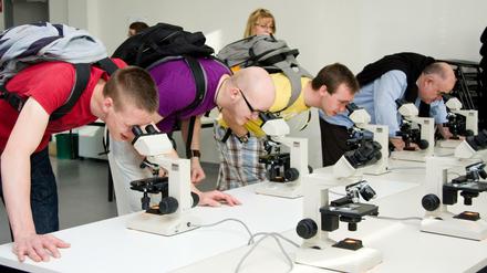 Forschung genau unter die Lupe - beziehungsweise das Mikroskop - nehmen, können die Besucher bei der Langen Nacht an der Freien Universität. 