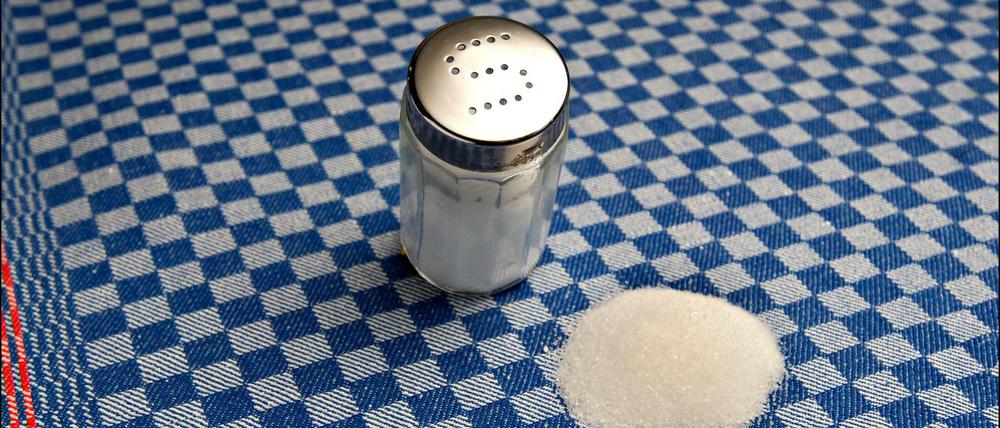 Streuwürze. Die Weltgesundheitsorganisation will den Salzkonsum der Weltbevölkerung bis 2025 um 30 Prozent drosseln.