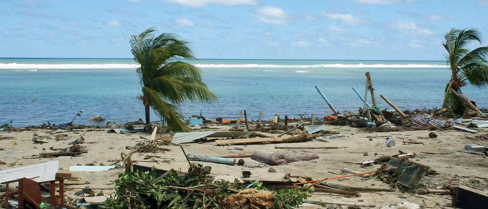 Der verwüstete Strand bei dem Ort Lalomanu an der Südküste Samoas am 30.09.2009. 