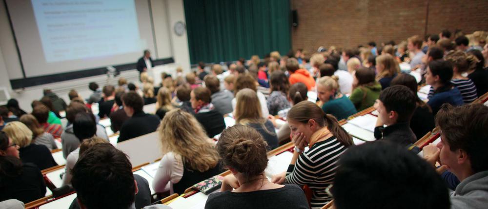90.000 Lehrbeauftragte an deutschen Universitäten und Hochschulen arbeiten zu Niedrigstlöhnen.