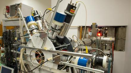 Teilchendetektor. Mit diesem Elektron-Positron-Spektrometer wollen die ungarischen Forscher ein neues Teilchen entdeckt haben. Es soll etwa 34-mal schwerer sein als ein Elektron. 