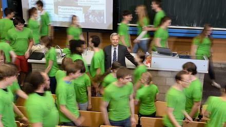 TU-Präsident Christian Thomsen hat  MINTgrün aus der Taufe gehoben: Es soll Abiturientinnen und Abiturienten eine erste Orientierung an der Uni ermöglichen und Studienabbrüche verhindern.