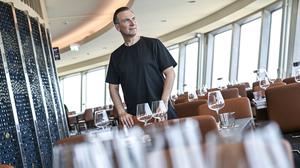 Die Kombination von Tim Raue und Fernsehturm? Ohne einige Hürden nicht zu haben.