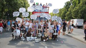 Ein Wagen der Berliner Aids-Hilfe auf dem Christopher Street Day 2013