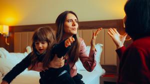 Mutter und Großmutter streiten