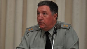 Archivbild: Der Kommandeur des Zentralen Militärbezirks, Generalleutnant Wladimir Tschirkin, am 8. Juni 2011 in Nowosibirsk.