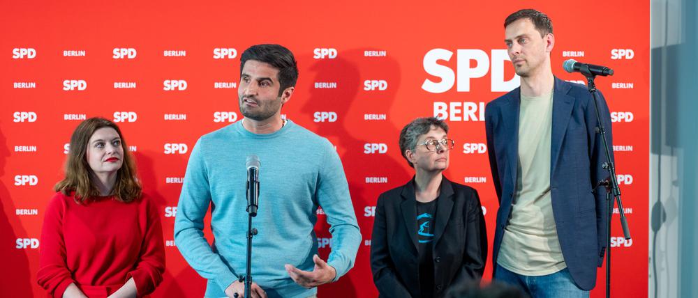 Jana Bertels (l.-r.), frühere Co-Vorsitzende der Berliner SPD-Frauen, Kian Niroomand, SPD-Landesvize in Berlin, Nicola Böcker-Giannini (SPD), frühere Staatssekretärin, und Martin Hikel (SPD), Neuköllns Bezirksbürgermeister.