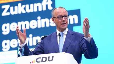 Friedrich Merz am Rednerpult bei seiner Eröffnungsrede auf dem 36. Parteitag der CDU