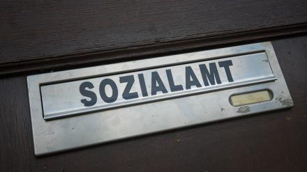 Briefkasten Sozialamt, Lankwitz, Steglitz-Zehlendorf, Berlin, Deutschland *** Social welfare office mailbox, Lankwitz, Steglitz Zehlendorf, Berlin, Germany 