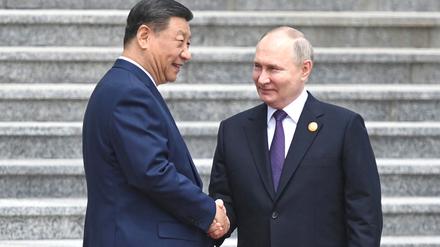 Xi Jinping begrüßt am Donnerstag Wladimir Putin in Peking.