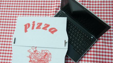 Bequem über Internet die Pizza ins Haus liefern lassen. Das bieten Lieferdienste wie Lieferando. Das Unternehmen macht mittlerweile mehrstellige Millionenumsätze.
