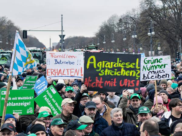 6600 Menschen demonstrierten am Brandenburger Tor.