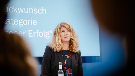 Beim Berlinpreis für Wirtschaft 2023 hielt Stephanie Bschorr, Partnerin bei der Wirtschaftsprüfungsgesellschaft RSM, die Laudation für die Gewinnerin in der Kategorie „Unternehmerischer Erfolg“.