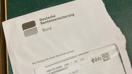Zerrissener Brief der Deutschen Rentenversicherung Bund an einen Empfänger in Steglitz-Zehlendorf.