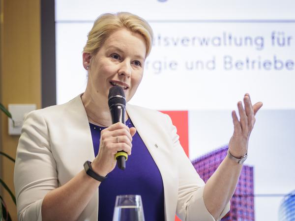Berlins Wirtschaftssenatorin Franziska Giffey (SPD) fordert mehr Direktflüge vom BER, um die Hauptstadt mit der Welt zu verbinden.