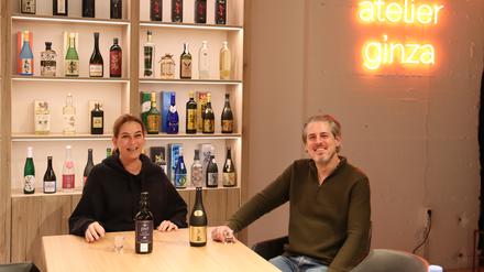 Ilka und Kai Fryder verkaufen japanische Spirituosen an die Gastronomie und Online-Kunden. Jetzt eröffnen sie in Wilmersdorf ein Ladengeschäft.