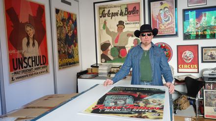Helmut Hamm, Galerist in Kreuzberg, führt ein Unternehmen zum Verkauf von Filmplakaten.