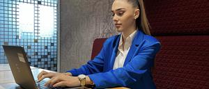 Ilirida Feriki, 19, lernt Bankkauffrau.