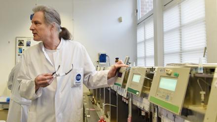 Olfert Landt, Geschäftsführer von TIB Molbiol in Berlin-Tempelhof, entwickelt und produziert mit seiner Firma Modular-Kit-Sets für den Test gegen das neue Virus Corona. 
