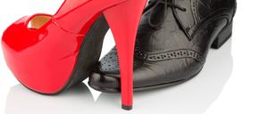 roter High Heel mit schwarzem Herrenschuh red high heel with black men s shoe BLWS678394 *** Red High Heel with black Men s shoe Red High Heel With Black Men S Shoe BLWS678394 Copyright: xblickwinkel/McPHOTO/BilderBoxx