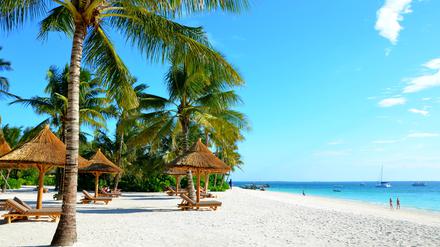 Traumziel Sansibar: Am Strand des Luxushotels Zuri Zanzibar gibt es kein Gedränge. Das ist nicht überall auf der Insel so.
