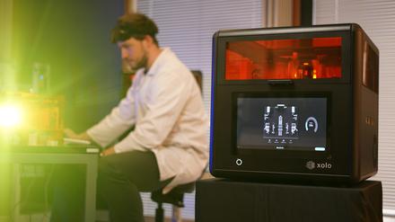 Das Start-up Xolo mit Sitz in Adlershof hat einen speziellen 3D-Drucker entwickelt, der besonders gleichmäßige und glatte Teile fertigen kann. 
