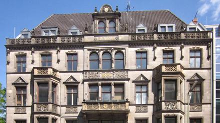In diesem Wohn- und Geschäftshaus in der Friedrichstraße befand sich zu Beginn des 20. Jahrhunderts eine Manufaktur für Zauberrequisiten.